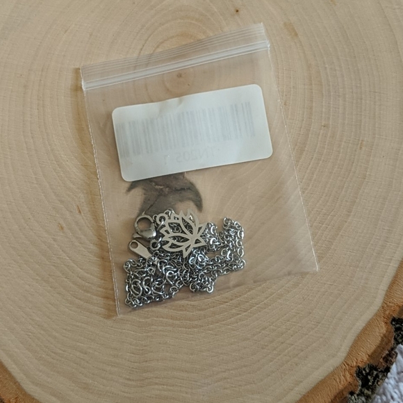 Stainless Steel Lotus Flower Necklace Silver Women's Jewelry - Picture 4 of 7